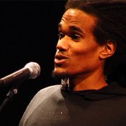 Poesi som bottnar och lyfter