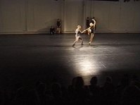 en man i stövlar av salt, Fotograf: Stillbild från video