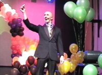 Konferencier, Fotograf: Stillbild från video