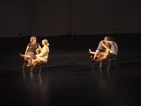 2Lips, Fotograf: Stillbild från video